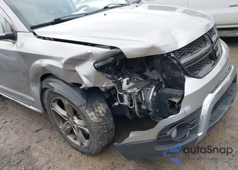 2018 Dodge Journey Crossroad z USA, uszkodzony, nr VIN 3C4PDCGG1JT156947